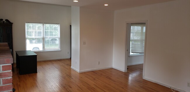 Building Photo - 144 Butler St