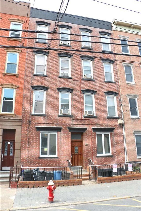 Primary Photo - 516 Park Ave