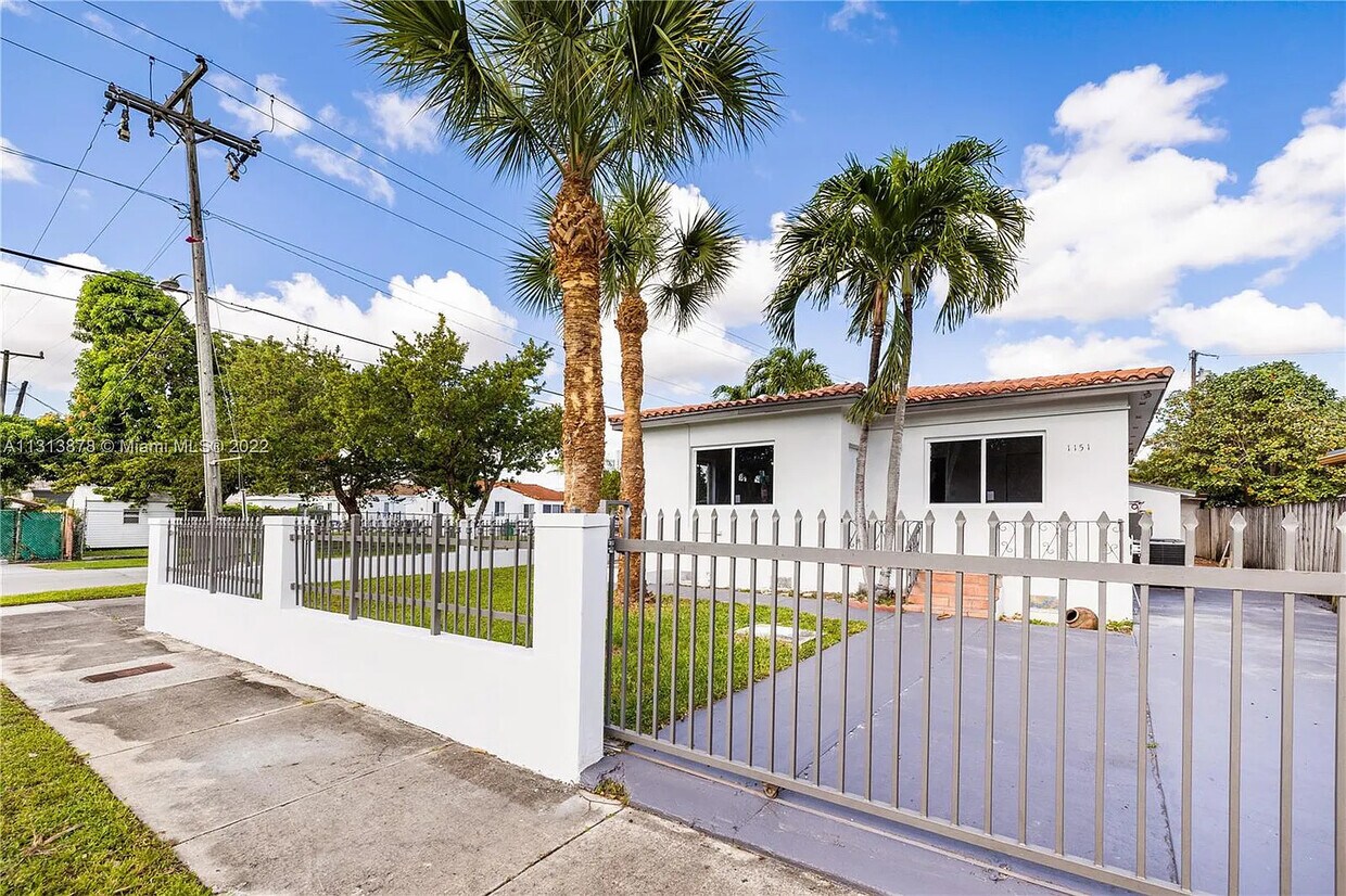 Primary Photo - 1151 SW 24th Ave