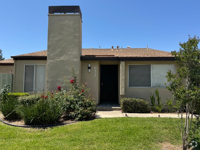 Building Photo - 672 Parkview Dr
