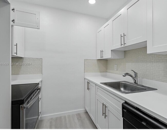 Foto del edificio - 2000 NE 51st Ct