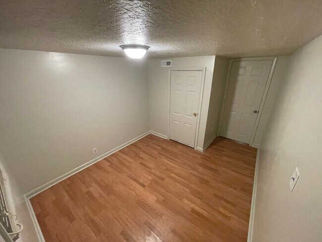 Foto del edificio - 728 Logan Ave S