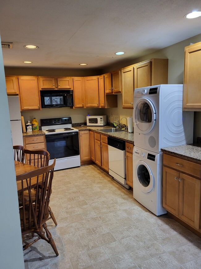 Foto del edificio - 80 Fernwood Dr