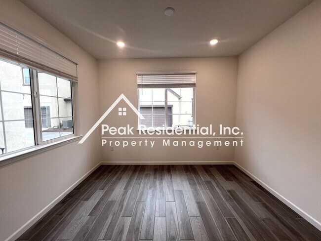 Foto del edificio - Brand New 3bd/2.5ba Woodland Home with 2 Car Garage