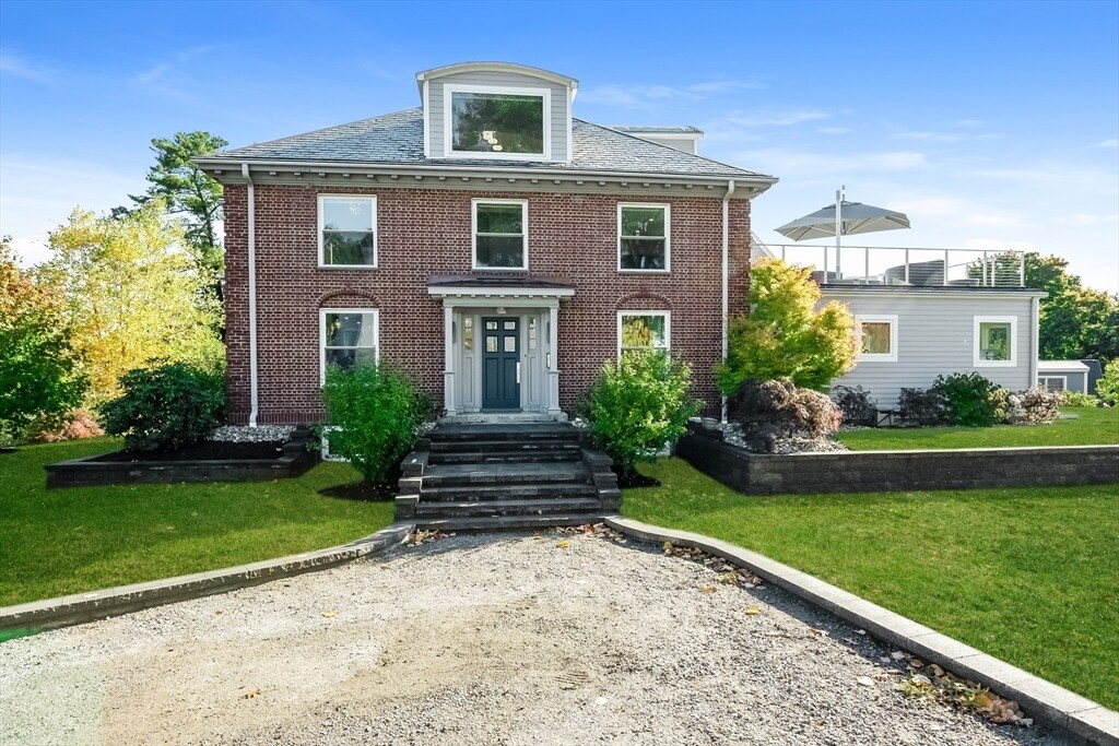 Primary Photo - 2-4 Evergreen Ave