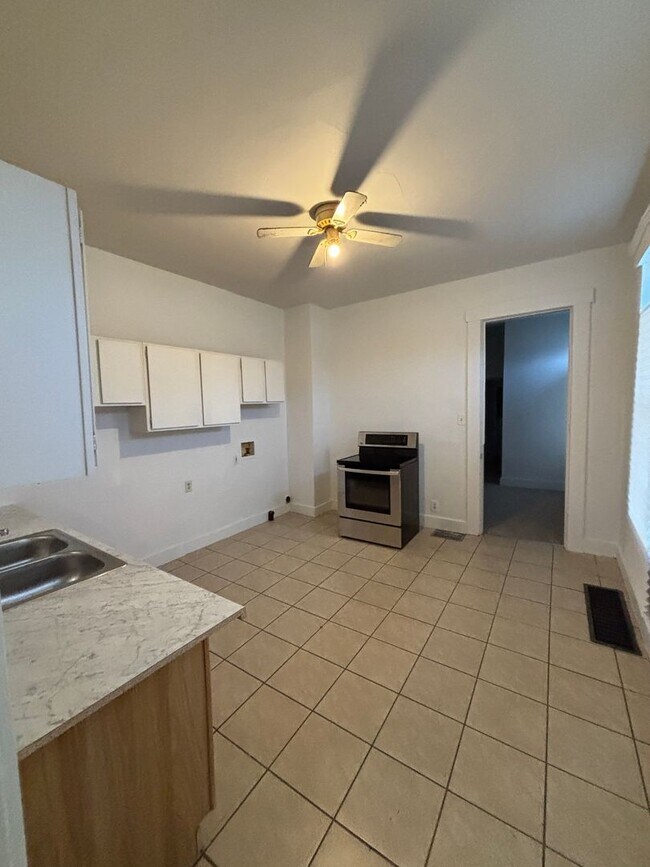 Building Photo - Boltin 19-21