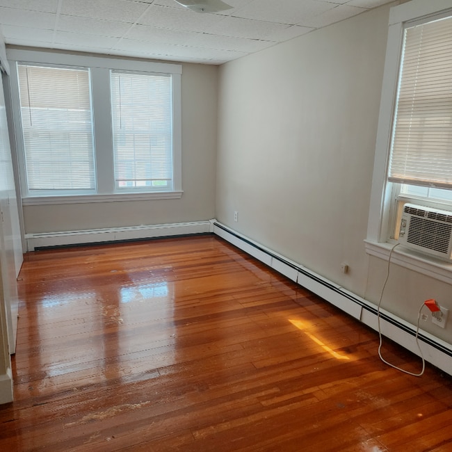 Building Photo - 104 Apsley St