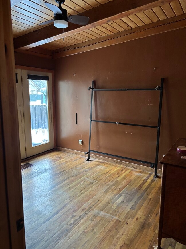 Building Photo - 703 Brown Dr