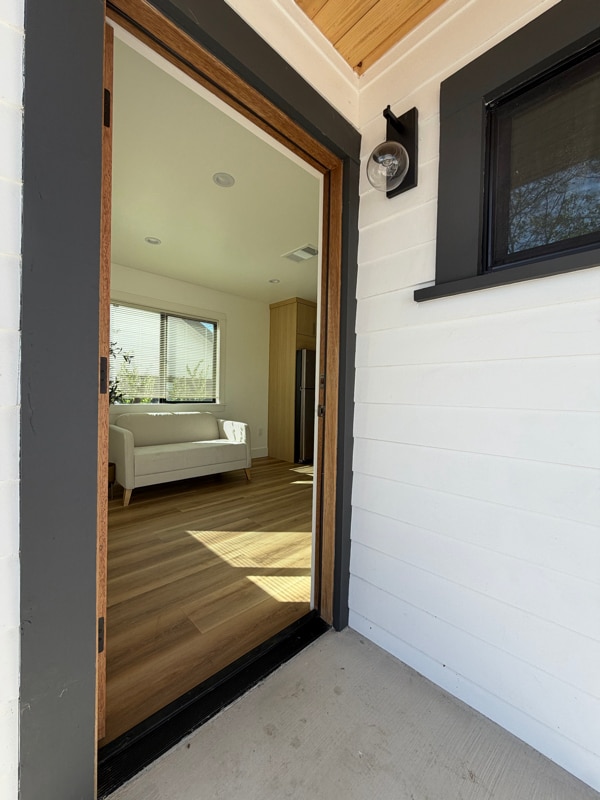 Foto del edificio - 6111 Strickland Ave