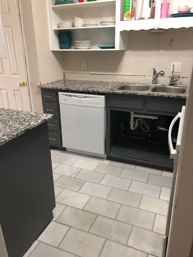 Cocina - 2102 Hinkle Ave