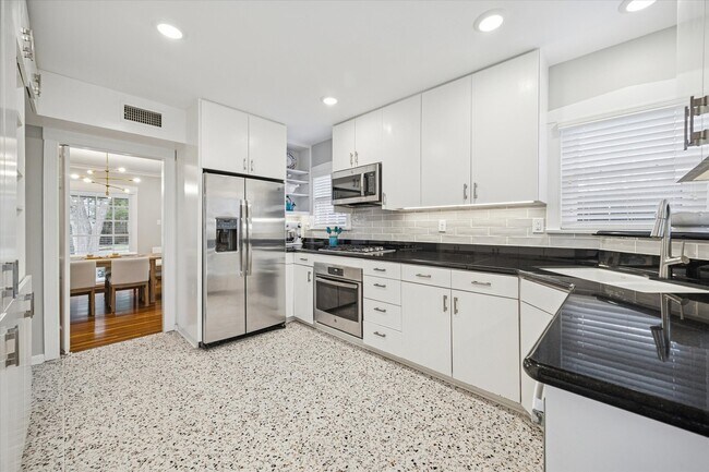 Foto del edificio - 2420 Nottingham St