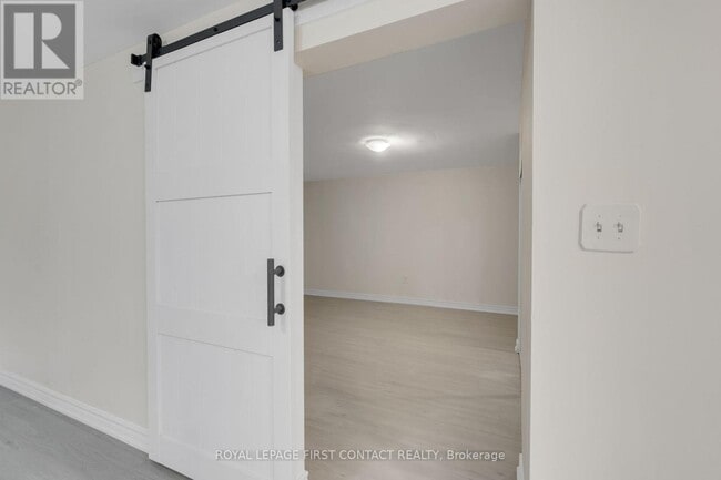 Building Photo - 16 Waddington Crescent