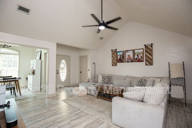 Foto del edificio - 10 Ihagee Creek Drive