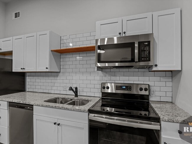 Building Photo - 212 Seventh St.