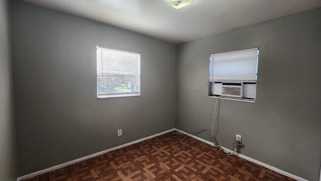 Foto del edificio - 8209 N. 17th St. Unit A-B