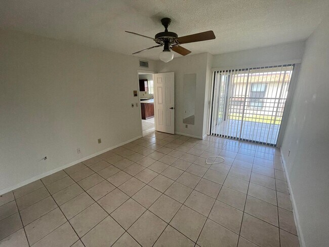 Foto del edificio - 5924 Longbow Ln