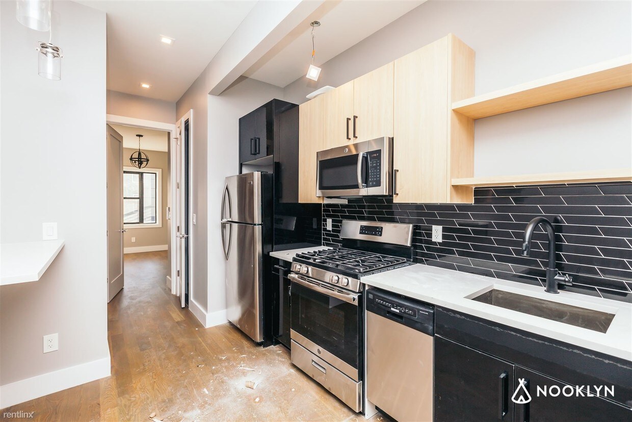 Primary Photo - 3 br, 1.5 bath Apartment - 239 Montrose Ave