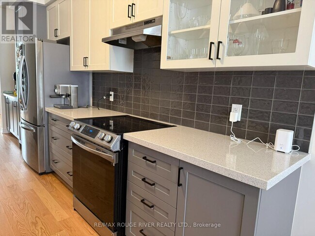 Photo du bâtiment - 6715 Thickson Rd N