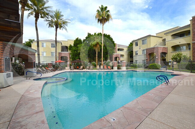 Building Photo - Move In Ready!  Gated community with pool!