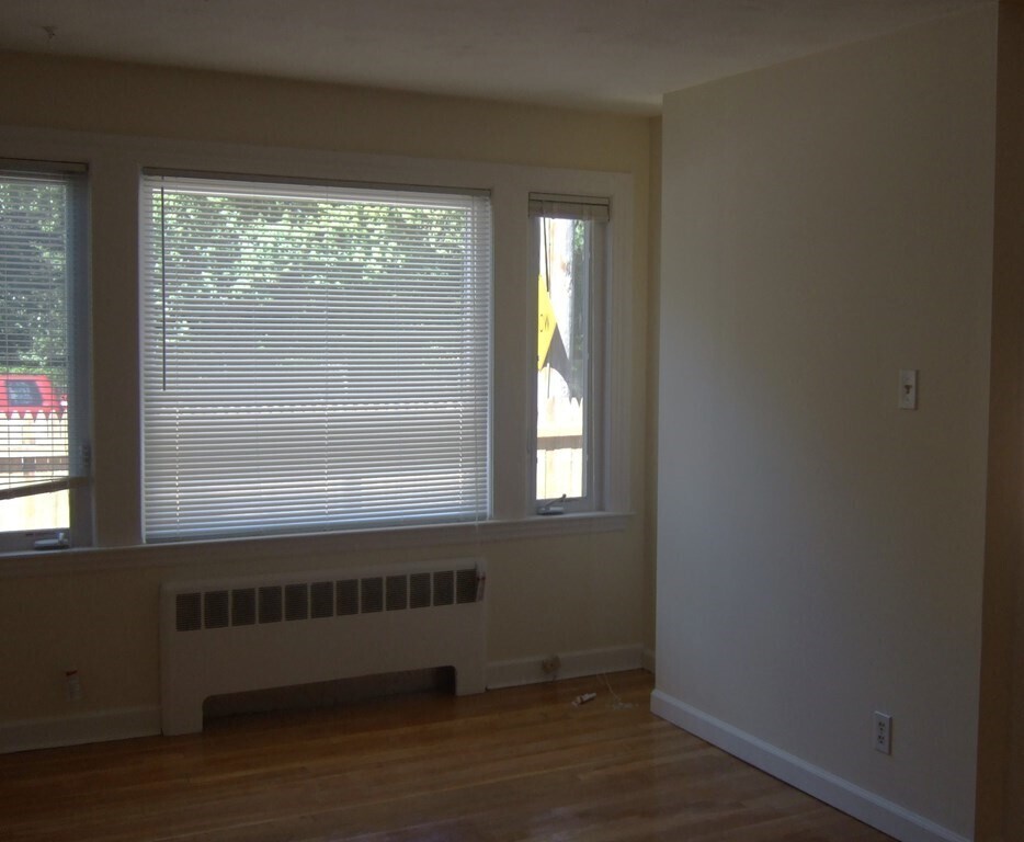 Primary Photo - 278 Clyde St