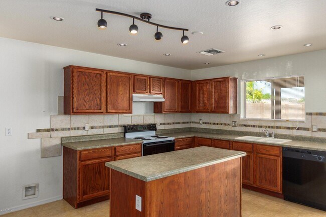 Building Photo - 7247 S Sunrise Way