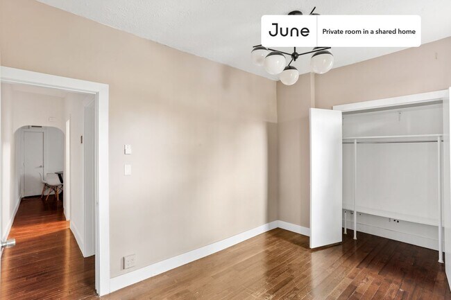 Foto del edificio - Room in Shared 3 bed/1 bath home