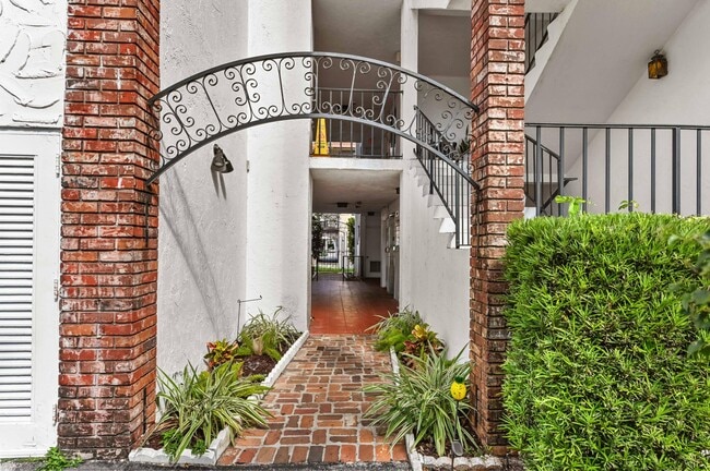 Foto del edificio - 3910 Crystal Lake Dr