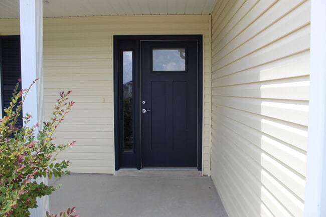 Building Photo - 278 Pelchat Pl