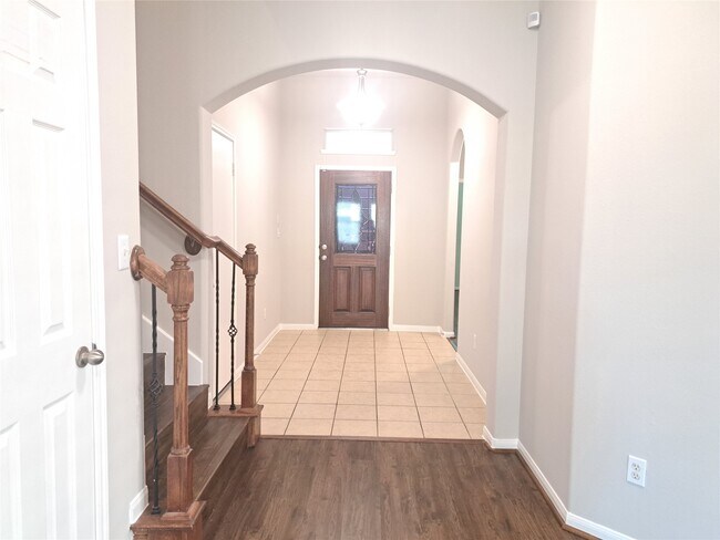 Building Photo - 26315 Fox Ridge Ln