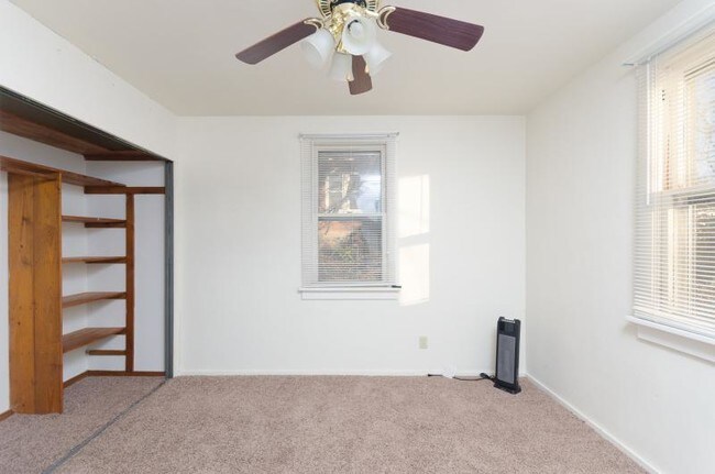 Building Photo - 502 W Van Buren St