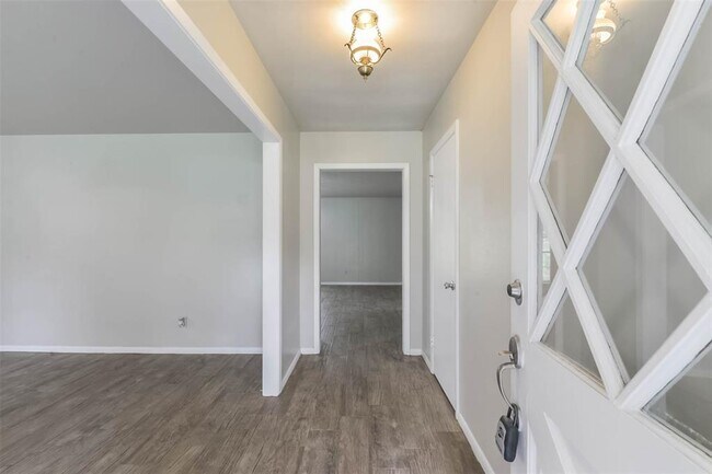 Building Photo - 5066 Meadowlark Ln