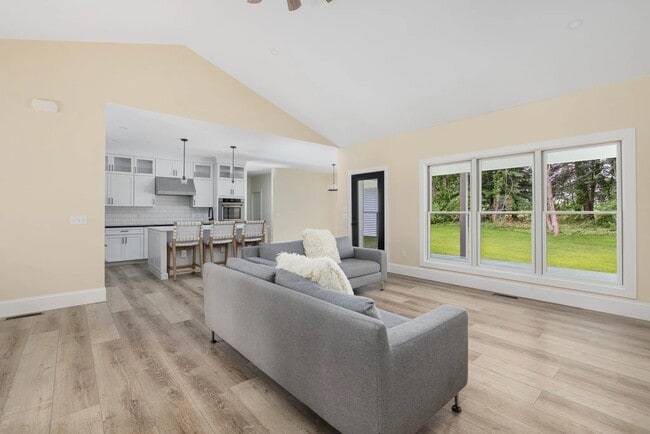 Building Photo - 1332 S Rd