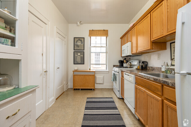 2 HAB, 1 BA - Cocina - Ashland Assoc.