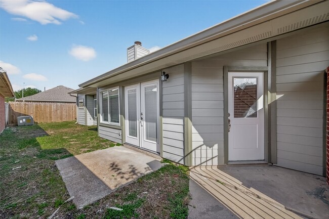 Building Photo - 6619 Misty Dale Dr