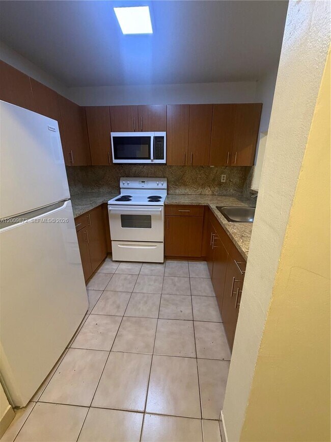 Foto del edificio - 8185 NW 7th St