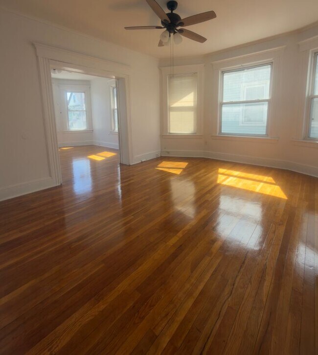 Foto del edificio - 831-833 William Street, 2