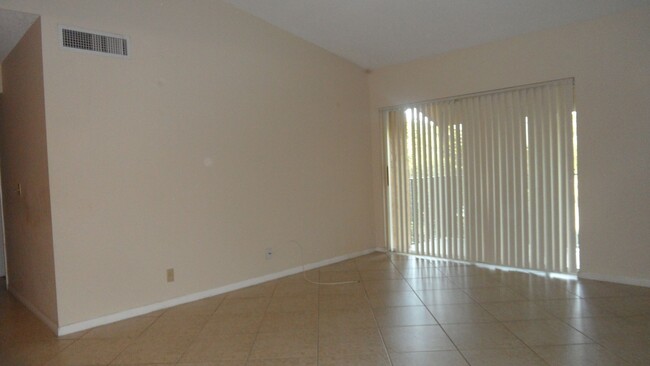 Building Photo - 2BED/2BATH