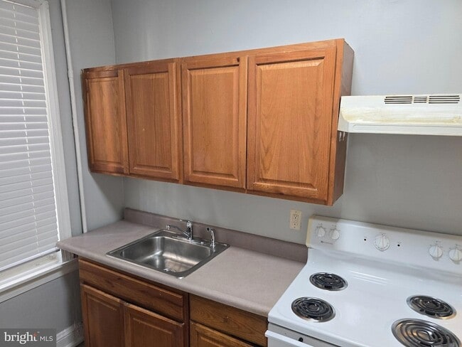 Building Photo - 204 N 57th St