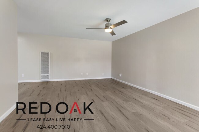 Building Photo - ~1 Month FREE~ Spacious One Bedroom with L...