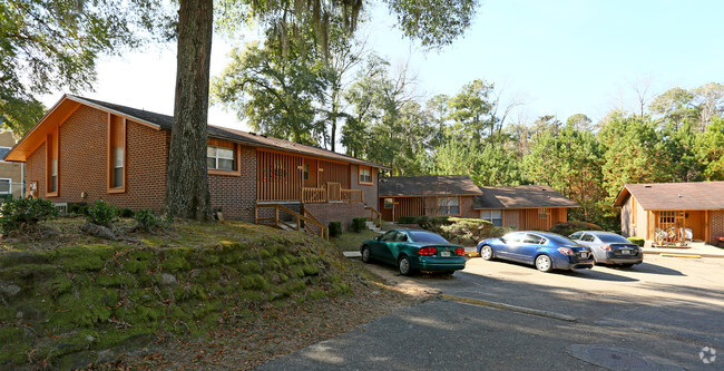 Building Photo - Golden Leaf Apartments