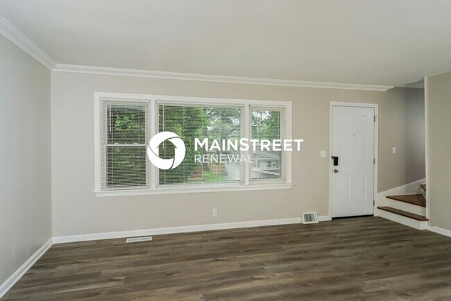 Building Photo - 4 Bedroom Pet-Friendly Home in LOUISVILLE, KY with Main Street Renewal