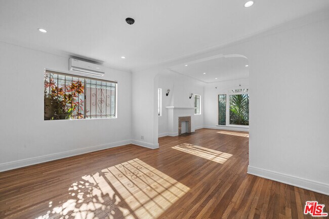 Foto del edificio - 2826 Somerset Dr