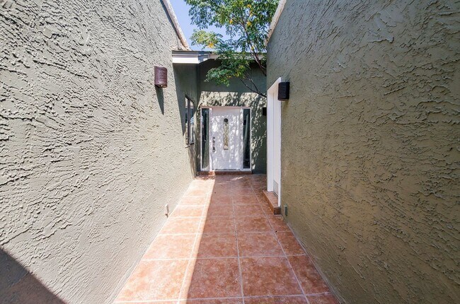 Building Photo - Welcome home!