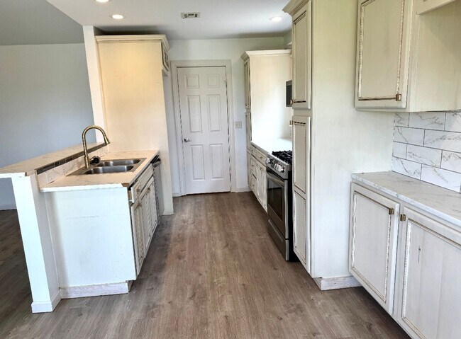 Foto del edificio - Like new!  3/2/2 Country Aire Estates