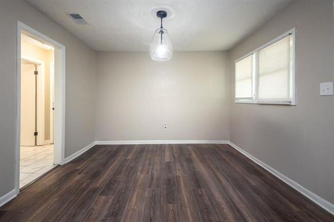 Building Photo - New Fully Renovated Home - Open to Section 8