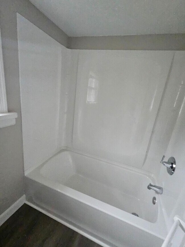 Foto del edificio - For more information please contact Sabrina at 757-767-0767