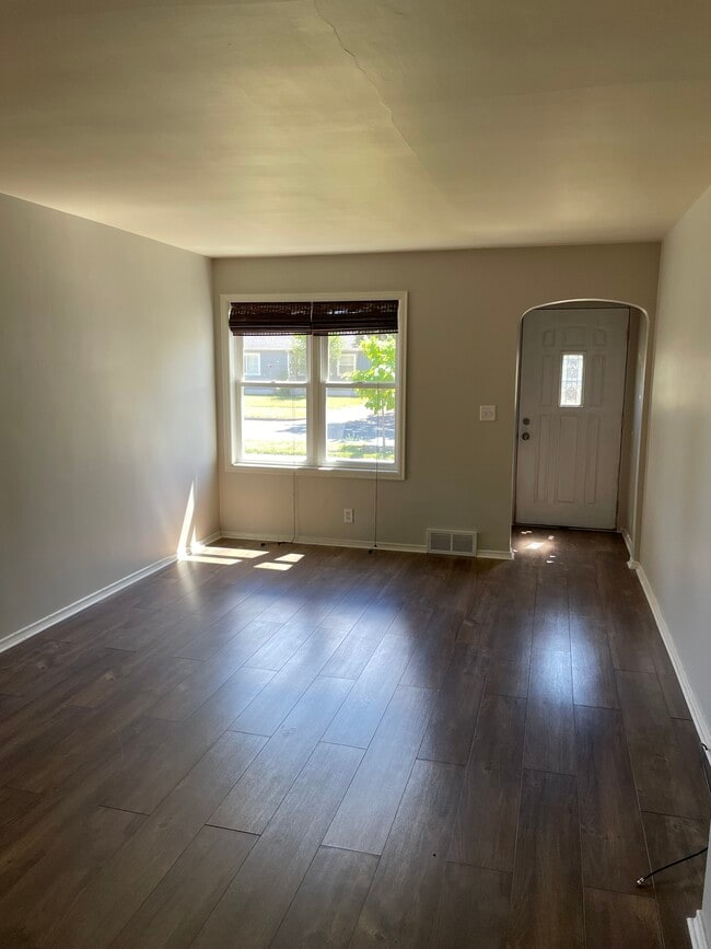 Building Photo - 1904 Goff Ave