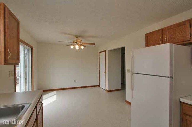 Building Photo - 7664 Stonebridge Golf Dr
