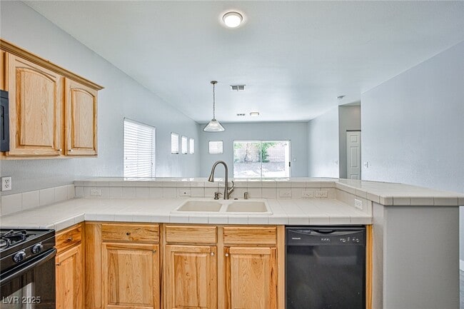 Building Photo - 705 Trixis Pl