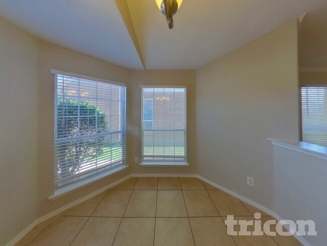 Foto del edificio - 2116 Charmion Ln
